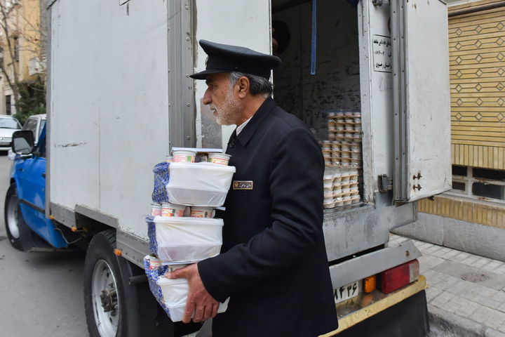 Imam Reza shrine distributes 2,000 Iftar meals daily in Mashhad