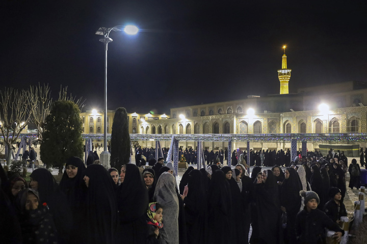 Imam Reza teahouse prepares and distributes light Iftar meals