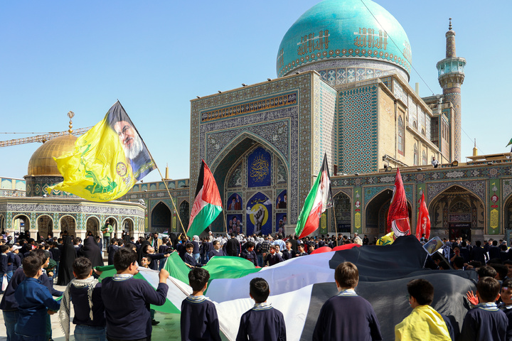 حرم امام رضا(ع) کے صحن قدس میں غزہ کےمعصوم اور بے دفاع بچوں کی حمایت میں طلباء کی فریاد حرم امام رضا(ع) کے صحن قدس میں غزہ کےمعصوم اور بے دفاع بچوں کی حمایت میں طلباء کی فریاد