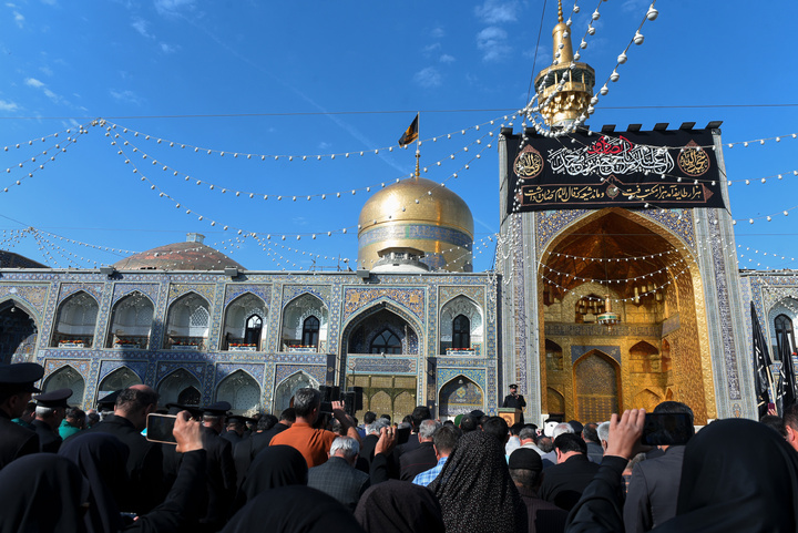 الحزن یُخیم على الحرم الرضوي الشريف في ليلة استشهاد الإمام الصادق (ع) الحزن یُخیم على الحرم الرضوي الشريف في ليلة استشهاد الإمام الصادق (ع)