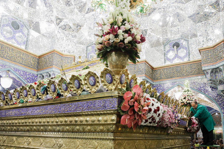 Hazrat Masumah shrine decorated with flowers to mark start of Karamat Ten-Day Celebrations