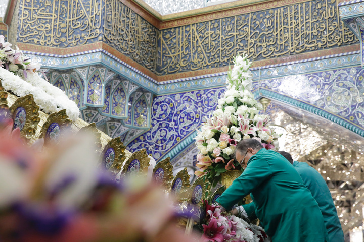 Hazrat Masumah shrine decorated with flowers to mark start of Karamat Ten-Day Celebrations