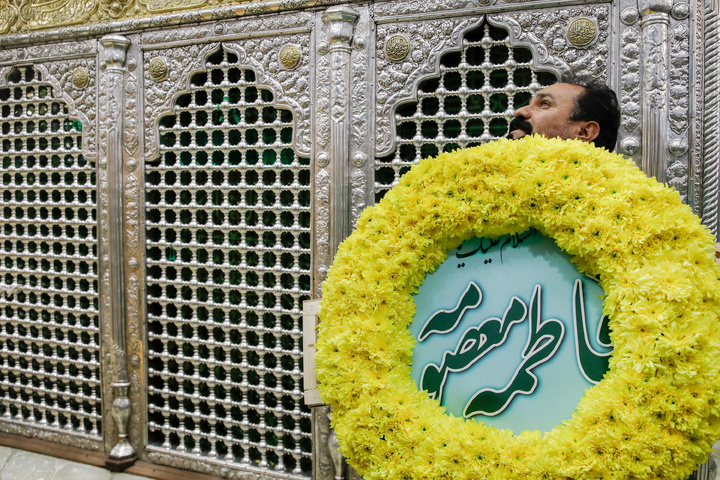 Hazrat Masumah shrine decorated with flowers to mark start of Karamat Ten-Day Celebrations