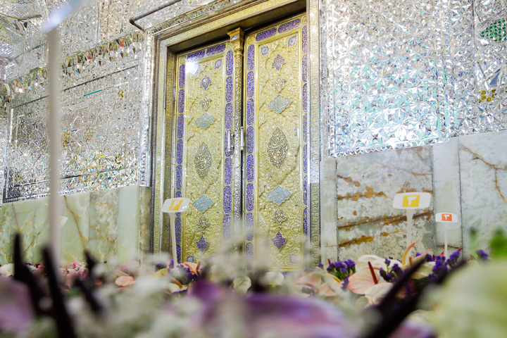 Hazrat Masumah shrine decorated with flowers to mark start of Karamat Ten-Day Celebrations