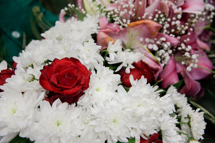 Hazrat Masumah shrine decorated with flowers to mark start of Karamat Ten-Day Celebrations