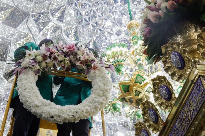Hazrat Masumah shrine decorated with flowers to mark start of Karamat Ten-Day Celebrations