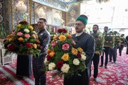 گل آرایی ضریح مطهر امام حسین(ع) به مناسبت ولادت حضرت معصومه(س)