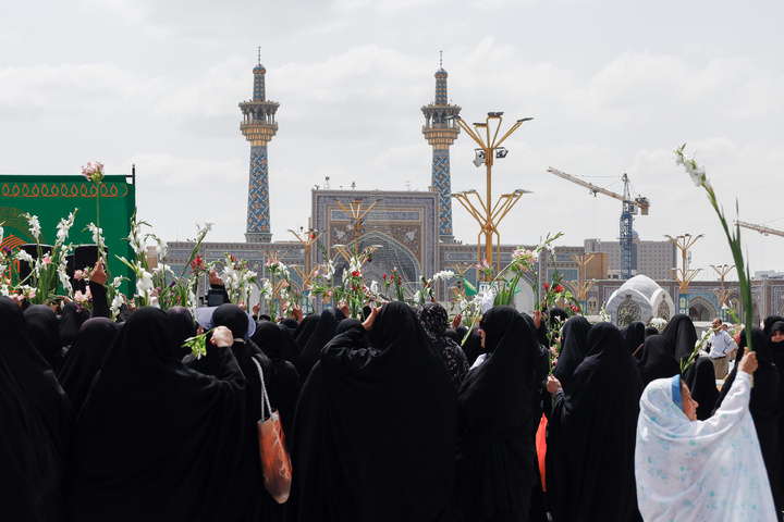 احتفلت فتيات مدينة الجنة بعيد ميلاد سيدة الكرامة(س) احتفلت فتيات مدينة الجنة بعيد ميلاد سيدة الكرامة(س)