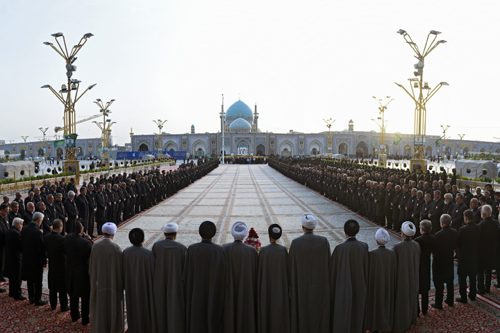 Khotbeh Khani ceremony underway at Imam Reza Shrine in memory of Bandar Abbas tragedy victims