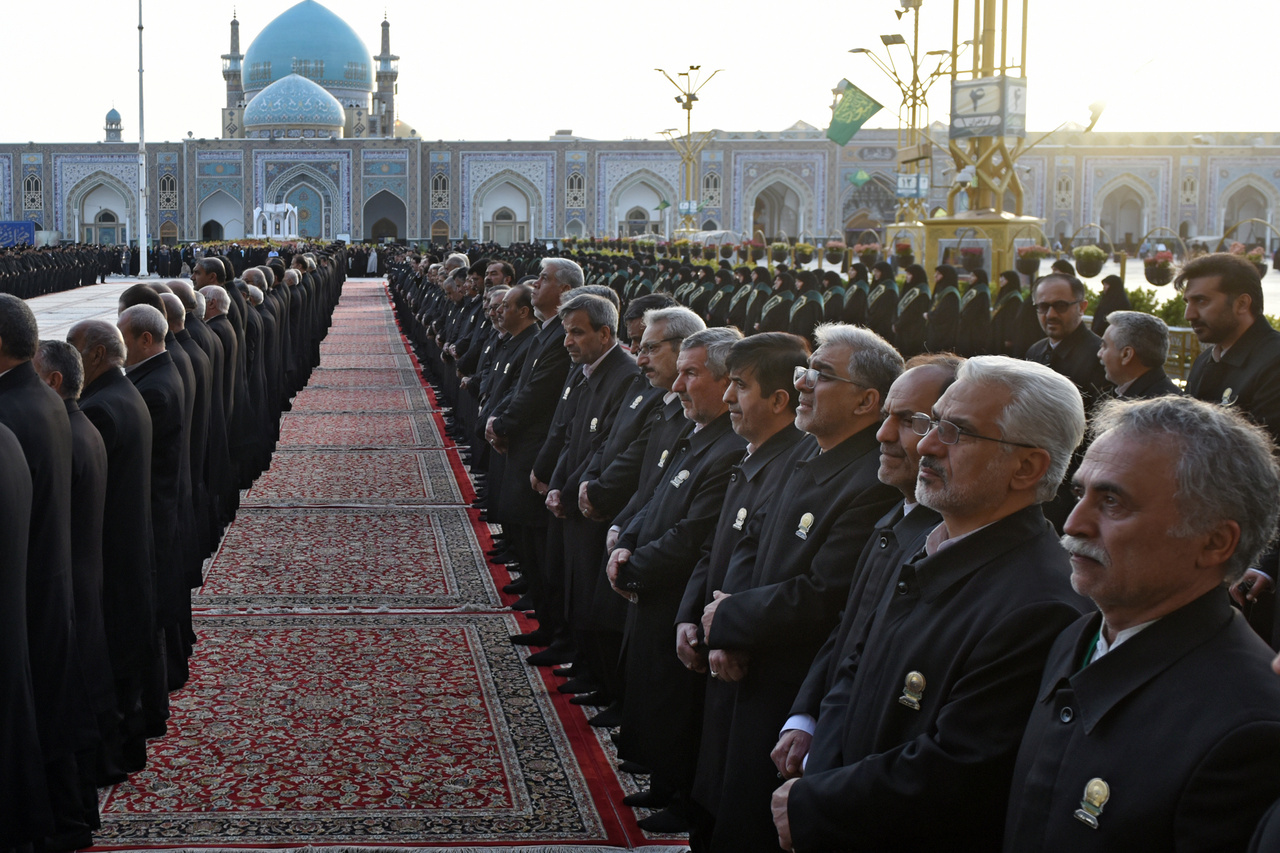 Khotbeh Khani ceremony underway at Imam Reza Shrine in memory of Bandar Abbas tragedy victims