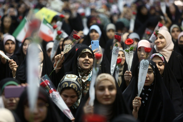 اجتماع ۱۰ هزار دانشجوی دختر سراسر کشور در حرم بانوی کرامت