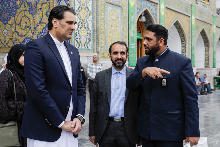 Pakistan PM's special assistant visits Imam Reza Shrine