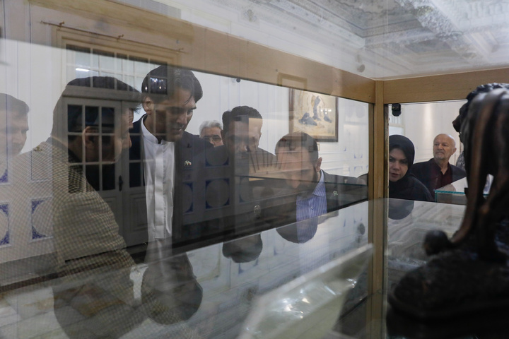 Pakistan PM's special assistant visits Imam Reza Shrine