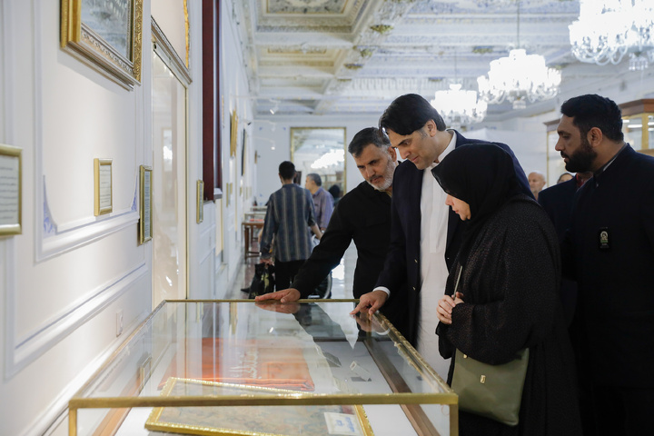 Pakistan PM's special assistant visits Imam Reza Shrine