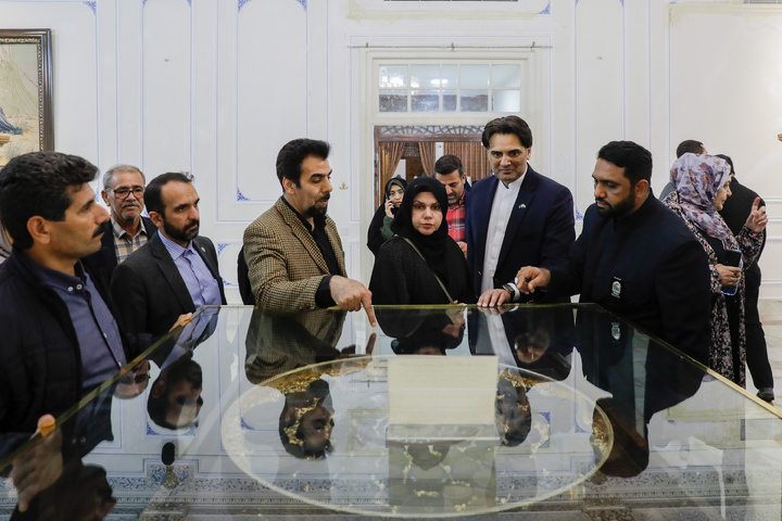 Pakistan PM's special assistant visits Imam Reza Shrine
