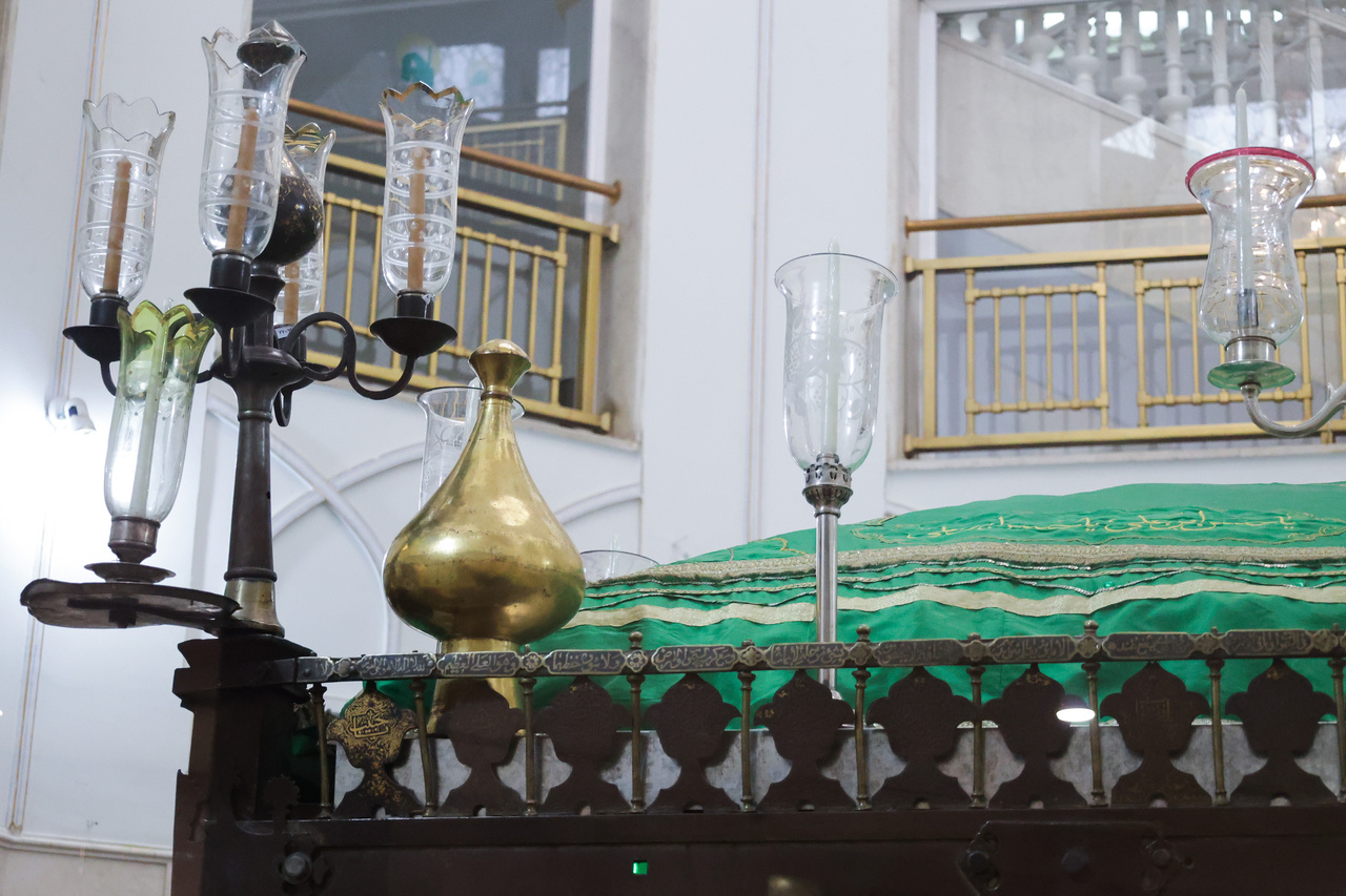 روضہ منورہ امام رضا(ع) کی فولادی ضریح کے نئے دریافت شدہ ٹکڑوں سے نقاب کشائی