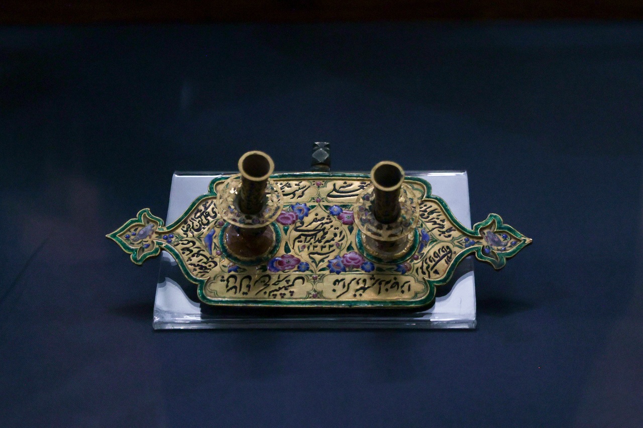 روضہ منورہ امام رضا(ع) کی فولادی ضریح کے نئے دریافت شدہ ٹکڑوں سے نقاب کشائی