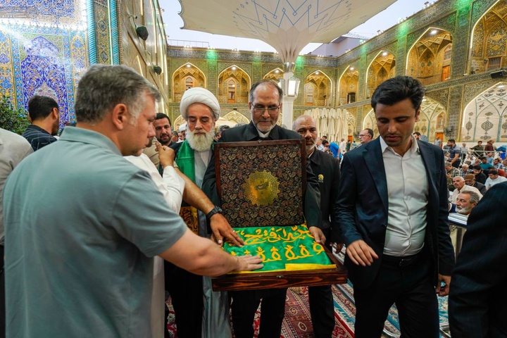 پرچم حرم مطهر امام رضا علیه السلام در حرم مطهر علوی