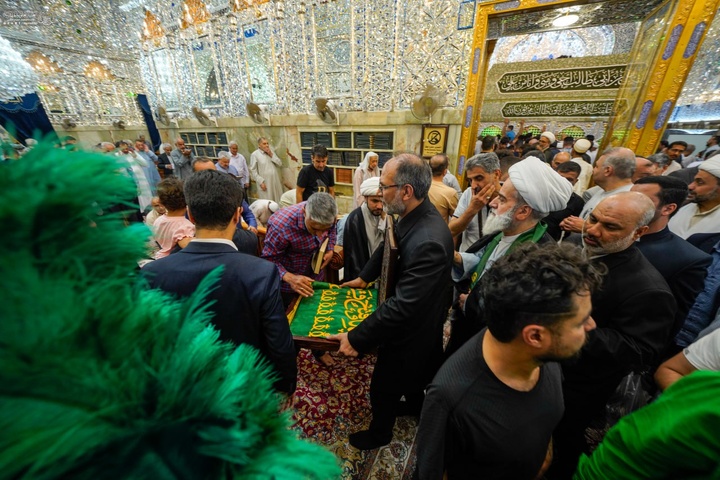 پرچم حرم مطهر امام رضا علیه السلام در حرم مطهر علوی