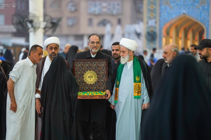 پرچم حرم مطهر امام رضا علیه السلام در حرم مطهر علوی