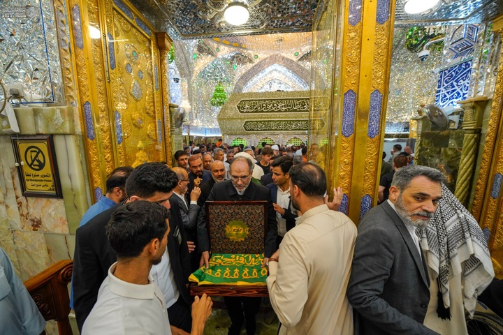 پرچم حرم مطهر امام رضا علیه السلام در حرم مطهر علوی