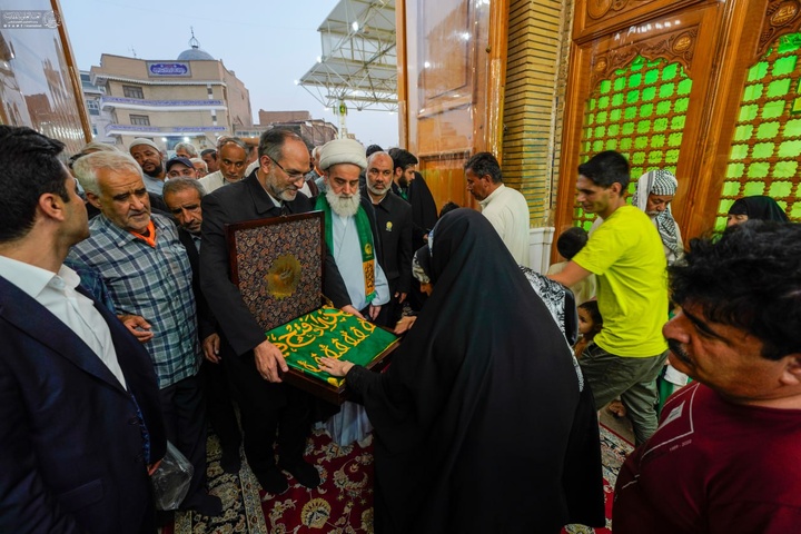 پرچم حرم مطهر امام رضا علیه السلام در حرم مطهر علوی