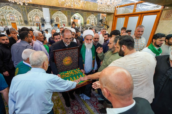پرچم حرم مطهر امام رضا علیه السلام در حرم مطهر علوی