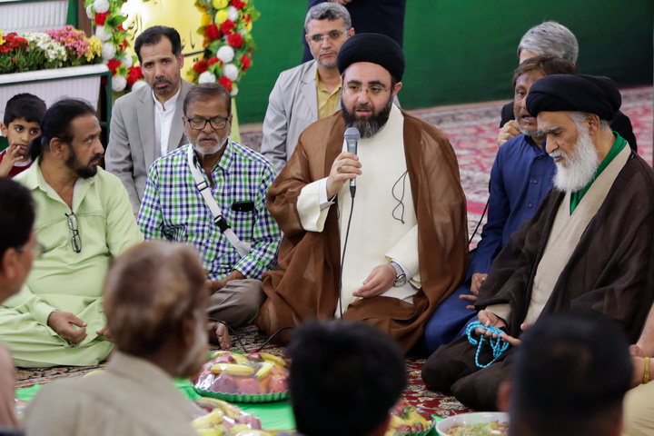 حرم امام رضا(ع) میں ’’طبق دسترخوان‘‘کے روایتی مراسم کا انعقاد