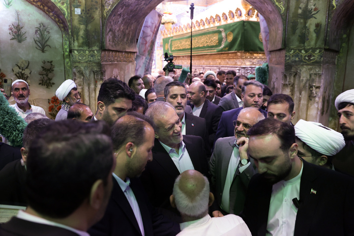 تشرف رئیس جمهور به حرم مطهر حضرت معصومه سلام الله علیها