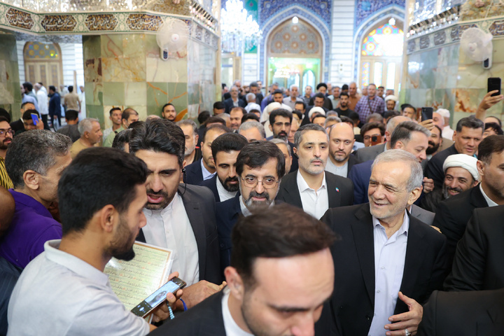 تشرف رئیس جمهور به حرم مطهر حضرت معصومه سلام الله علیها
