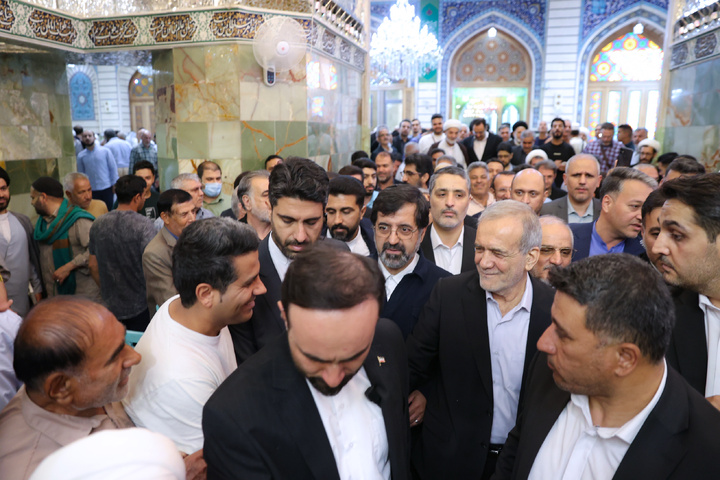 تشرف رئیس جمهور به حرم مطهر حضرت معصومه سلام الله علیها