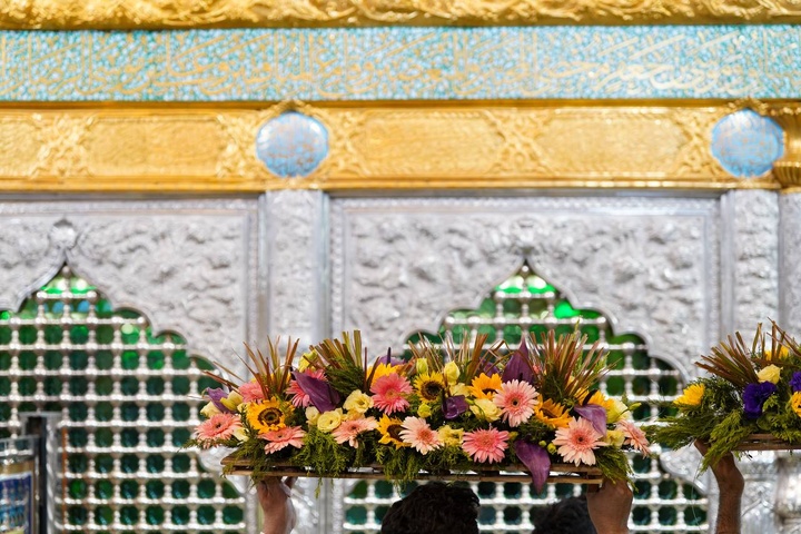گل آرایی ضریح مطهر امامین عسکریین