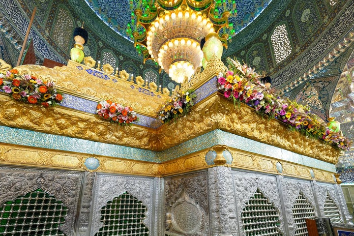 گل آرایی ضریح مطهر امامین عسکریین