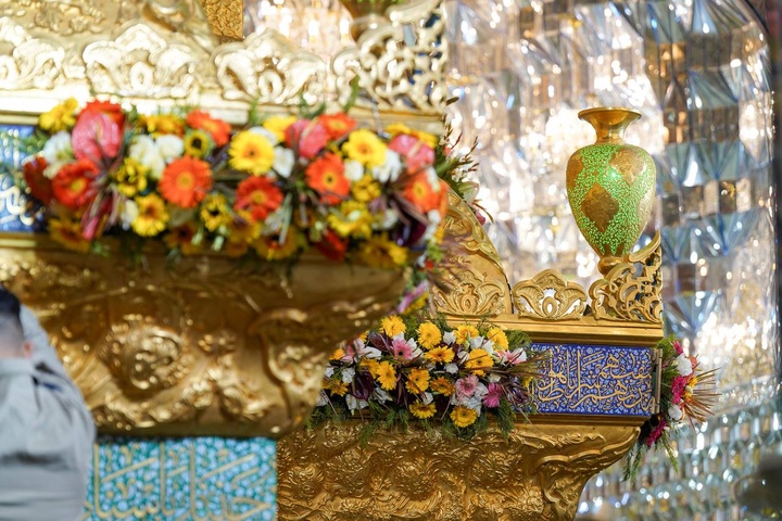 گل آرایی ضریح مطهر امامین عسکریین