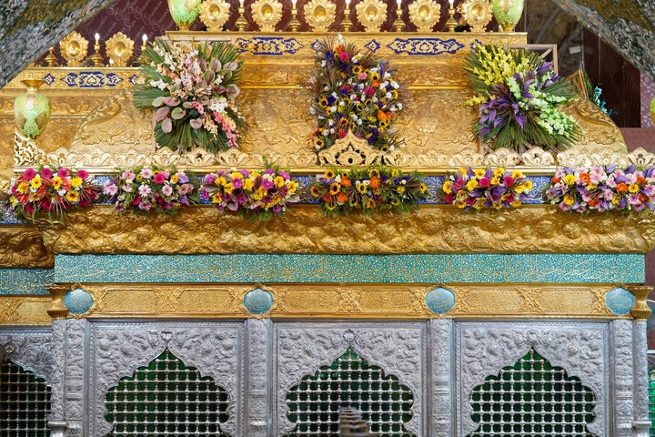 گل آرایی ضریح مطهر امامین عسکریین