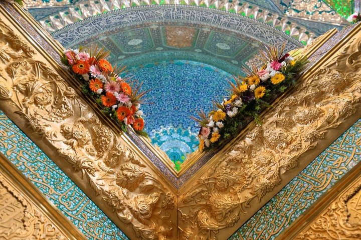 گل آرایی ضریح مطهر امامین عسکریین