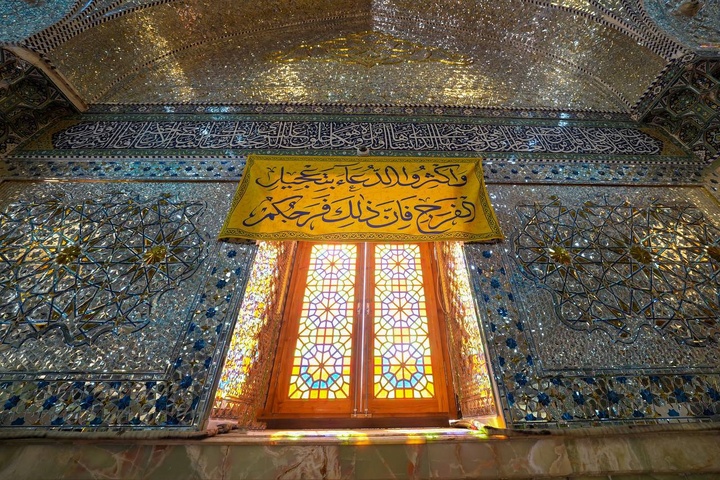 گل آرایی ضریح مطهر امامین عسکریین