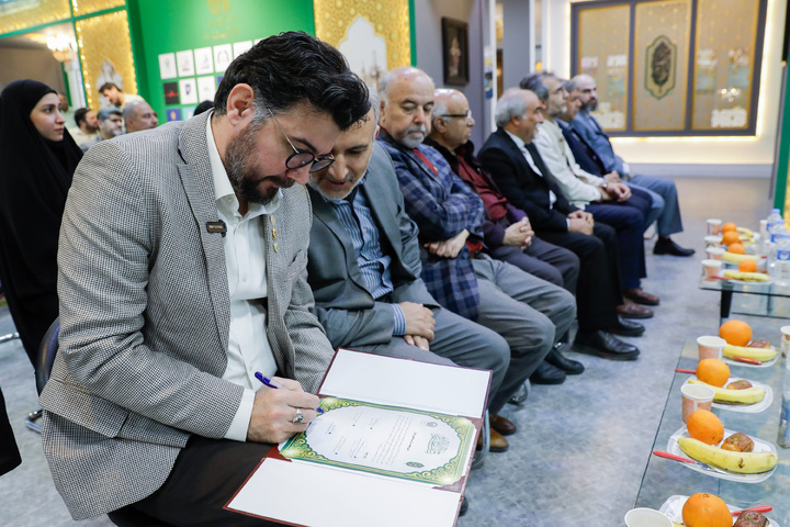 مہدی زابل عباسی کا گولڈ میڈل آستان قدس رضوی کے میوزیم کو ہدیہ کر دیا گیا