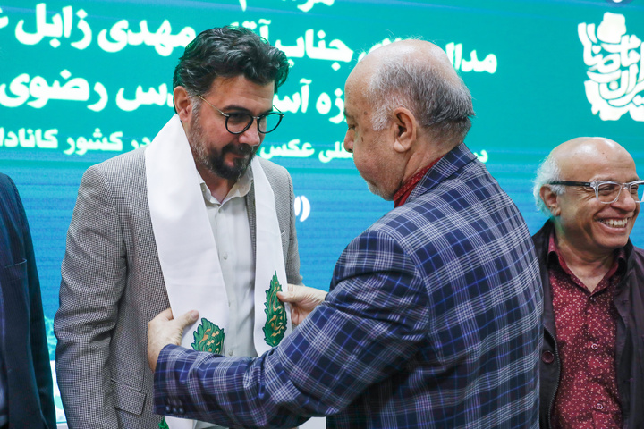 مہدی زابل عباسی کا گولڈ میڈل آستان قدس رضوی کے میوزیم کو ہدیہ کر دیا گیا