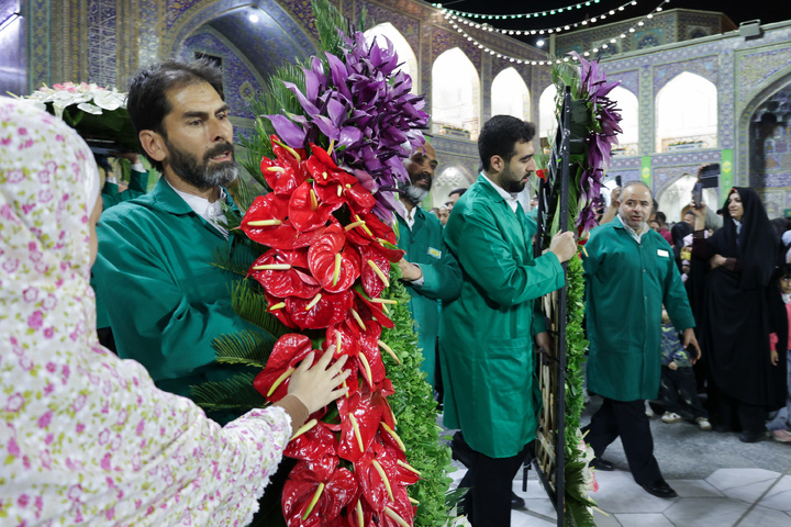 گل‌آرایی ویژه صحن و سرای رضوی به مناسب ایام دهه کرامت