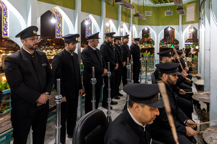 ارتفاع صوت النقارة ليلة میلاد الإمام الرضا (ع)