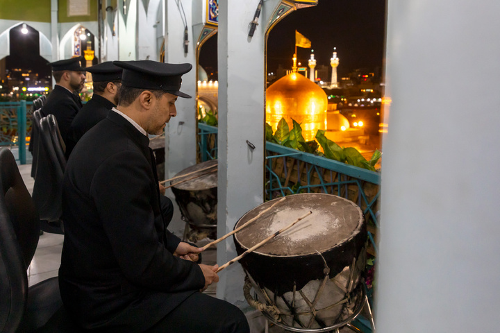ارتفاع صوت النقارة ليلة میلاد الإمام الرضا (ع)