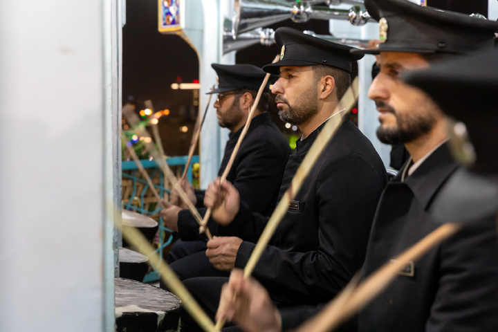 ارتفاع صوت النقارة ليلة میلاد الإمام الرضا (ع)