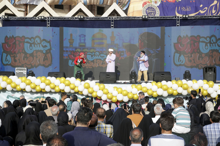 امام رضا(ع) کے چاہنے والوں کی جانب سے جشن کا انعقاد