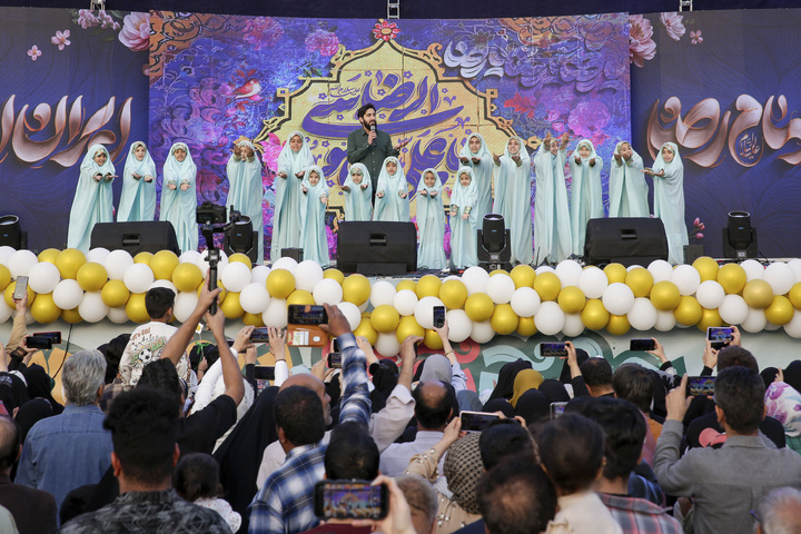 امام رضا(ع) کے چاہنے والوں کی جانب سے جشن کا انعقاد