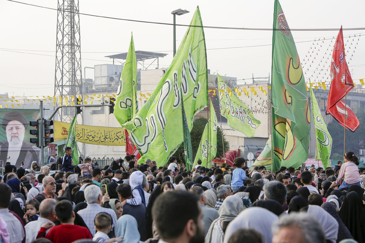 امام رضا(ع) کے چاہنے والوں کی جانب سے جشن کا انعقاد