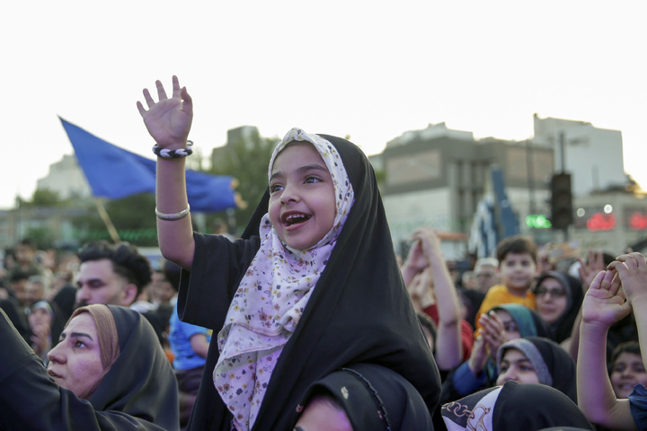امام رضا(ع) کے چاہنے والوں کی جانب سے جشن کا انعقاد