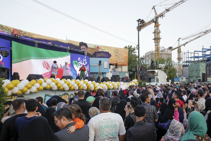 امام رضا(ع) کے چاہنے والوں کی جانب سے جشن کا انعقاد