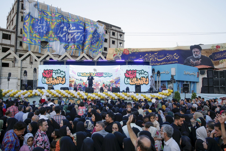 امام رضا(ع) کے چاہنے والوں کی جانب سے جشن کا انعقاد
