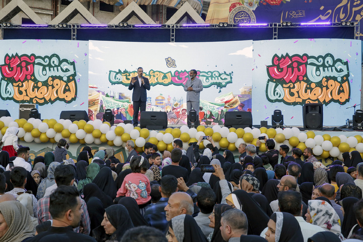 امام رضا(ع) کے چاہنے والوں کی جانب سے جشن کا انعقاد